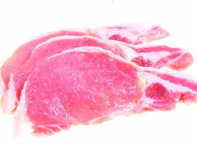 Sau khi rửa đồ sống nhưng không làm sạch bồn rửa, vi khuẩn vẫn dính đầy bồn rửa sẽ là nguồn phát tán lây bệnh nhanh chóng.