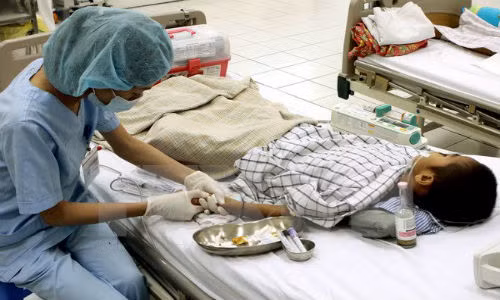 Cảnh báo miếng dán chống say tàu xe có thể gây loạn thần ở trẻ Canh bao mieng dan chong say tau xe co the gay loan than o tre