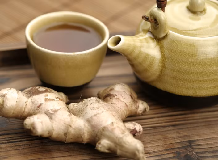 6. Gừng: giúp kích hoạt hệ thống miễn dịch của cơ thể, có thể giảm ho, giảm đau, hạ sốt hiệu quả. Ngoài ra gừng còn có chức năng kháng khuẩn rất tốt, điều trị cảm lạnh và cảm cúm hiệu quả . Ảnh: ipadown