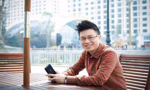 Chung ta dang hanh xu nhu ke dien tren mang xa hoi?-Hinh-3