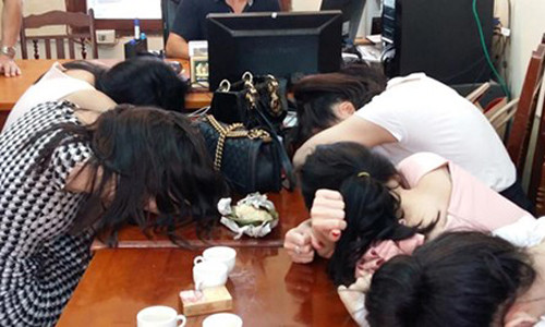 Tu ba choi xo dai gia lua 14.000 USD