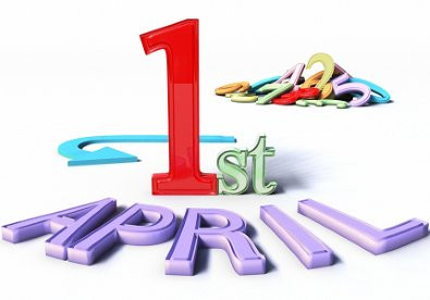 Khi đó, bạn sẽ nhận được vô số lời chúc tốt đẹp bắt đầu xuất hiện. Sau đó, bạn hãy chuyển trạng thái của bạn thành “Cá tháng Tư"... Bên cạnh đó, một số chàng trai còn liều lĩnh thử thú nhận với bạn gái của mình rằng bạn là "Gay" để xem phản ứng của họ thế nào.