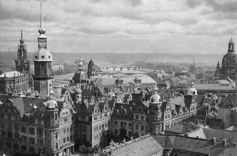 Hình ảnh thành phố Dresden, bang Saxony, Đức, nhìn từ trên cao trước khi Mỹ và Anh thực hiện chiến dịch ném bom Dresden oanh tạc thành phố này từ ngày 13 - 15/2/1945.