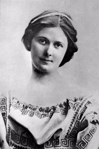 Những người nổi tiếng sinh ngày 27/5: Isadora Duncan (trong ảnh), Dashiell Hammett, Vincent Price, Hubert H. Humphrey, Herman Wouk, Henry Kissinger, Christopher Lee, Joseph Fiennes...