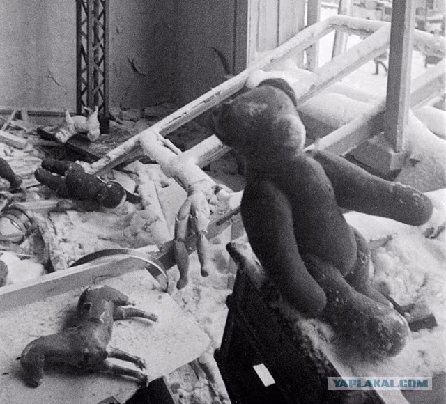 Ngay cả vườn trẻ ở Tikhvin, Liên Xô cũng bị phá hủy nghiêm trọng khi phát xít Đức tấn công xứ sở bạch dương hồi Chiến tranh thế giới 2.