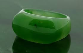 Loại đá quý hợp vận với người sinh ngày 5/5 là ngọc bích, ngọc xanh biển và ngọc lục bảo.