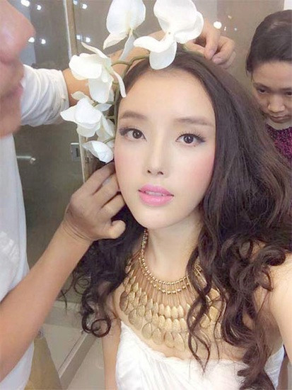 Khuôn mặt Mai Ngọc Phượng sở hữu các đường nét khá hoàn hảo với đôi mắt to, chiếc mũi cao.