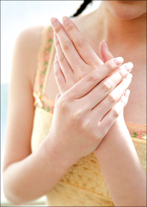 Nếu ngón nhẫn của bạn có cùng kích thước so với ngón trỏ thì nó cho thấy bạn là người thân thiện, dễ gần, không mấy khi gây xung đột, bất hòa với những người xung quanh.