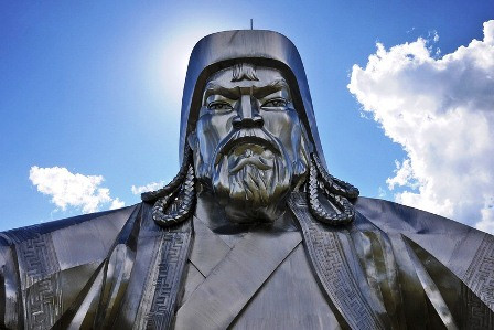 Theo một số nghiên cứu, con cháu Thành Cát Tư Hãn có ở tất cả những vùng đất mà vó ngựa của vị vua Mông Cổ này từng đi qua. Theo đó, Thành Cát Tư Hãn là tổ tiên của 8% nam giới đang sống trên những vùng đất trước kia thuộc đế chế Mông Cổ (khoảng 16 triệu người).