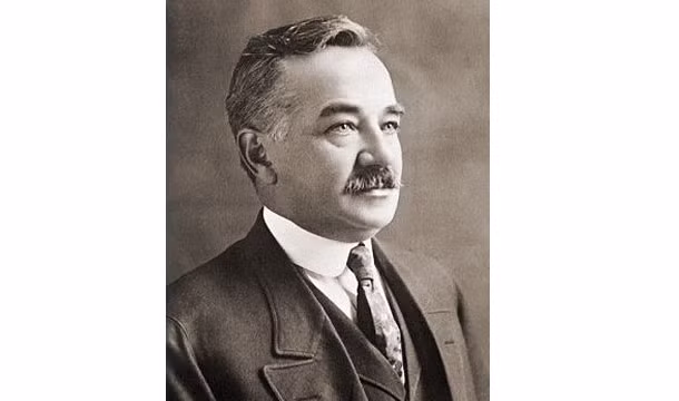 Milton Hershey - người sáng lập Chocolate Hershey đã hủy đặt vé lên tàu Titanic vào phút cuối cùng do lịch trình công việc. Chính vì vậy, ông đã thoát chết một cách may mắn.