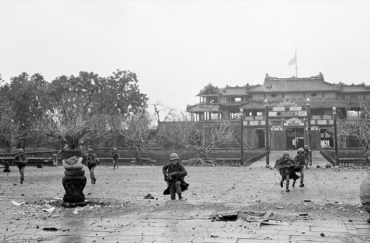 Nhiều công trình kiến trúc cổ ở Huế bị hư hại, phá hủy trong những cuộc chiến trong Chiến tranh Việt Nam ngày 26/2/1968.
