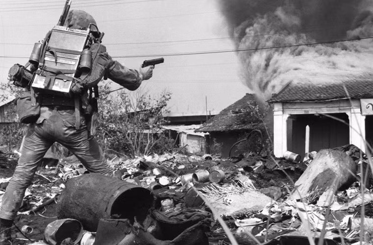 Một ngôi nhà bị thiêu rụi ở Sài Gòn ngày 19/2/1968.