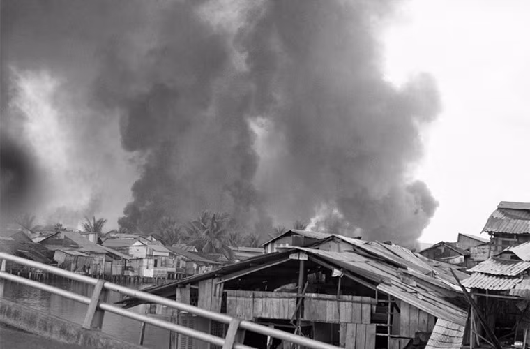 Đây là loạt ảnh chiến trường Việt Nam 1969 - 1975 được đăng tải trên AP. Trong ảnh là nững cột khói bốc lên ngùn ngụt trong trận chiến ở Sài Gòn ngày 10/2/1968.