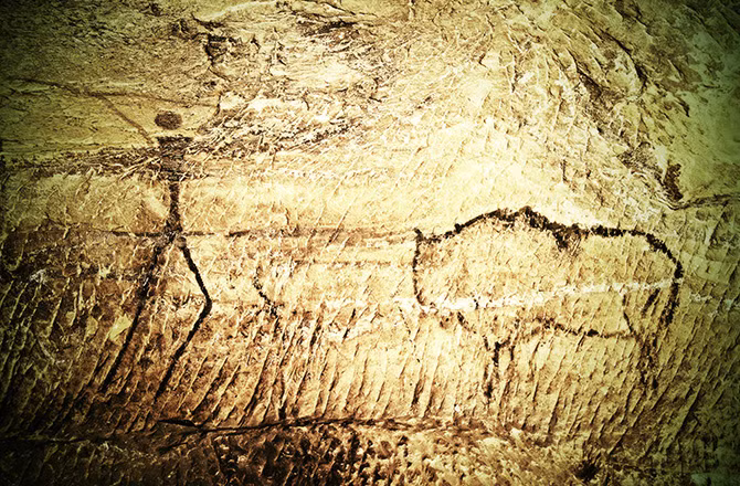 Trong thời kỳ đói khát, người Neanderthal đã thực hành việc ăn thịt người. Cùng với đó, con người sống ở châu Âu cách đây 32.000 năm đã thực hiện nghi lễ ăn thịt người. Đây là bằng chứng cổ xưa nhất của việc con người ăn thịt đồng loại không phải vì cần chất dinh dưỡng. Thay vào đó, đây là một nghi lễ ma chay.