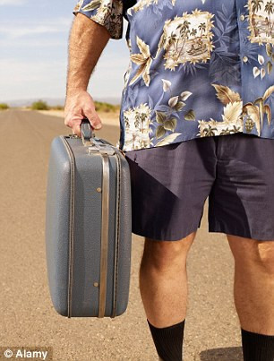 Hay những chiếc vali xinh xắn giúp du khách dễ dàng di chuyển tới các địa điểm.