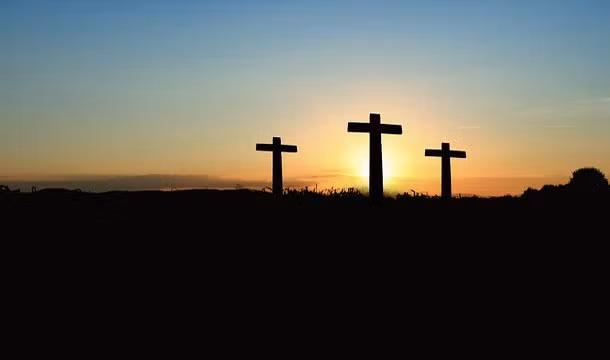 Ở một số nước như Sudan, Arab Saudi, đóng đinh vẫn là một hình thức tử hình được sử dụng.