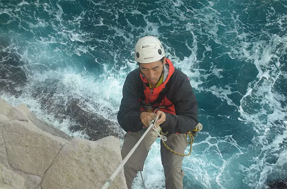 Đứng thứ hai trong danh sách 27 kỳ quan thiên nhiên châu Á là Longdong, Đài Loan. Nơi đây có những vách đá ven biển tuyệt đẹp hấp dẫn khách du lịch thích cảm giác mạo hiểm.