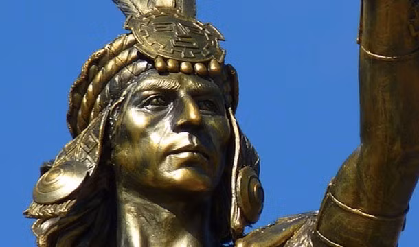 Trên thực tế, ban đầu người Tây Ban Nha gọi người Inca là "Orejones" có nghĩa là "tai lớn" xuất phát từ tập tục trên.