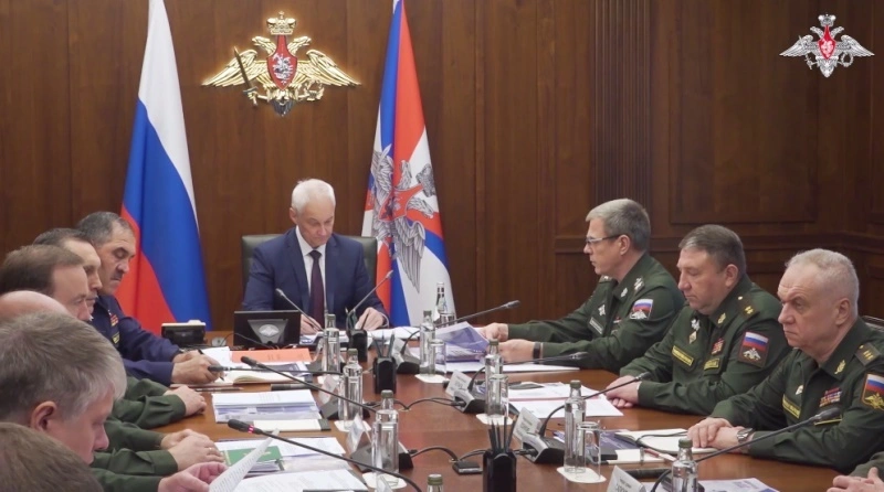 Theo các phương tiện truyền thông Nga, thực tế trước khi cuộc phản công tại Kursk bắt đầu, đã xảy ra một sự kiện khác thường. Điều này chủ yếu thể hiện qua video mà Bộ Quốc phòng Nga phát hành sau cuộc họp quốc phòng hôm đó. Ảnh: Bộ Quốc phòng Nga.