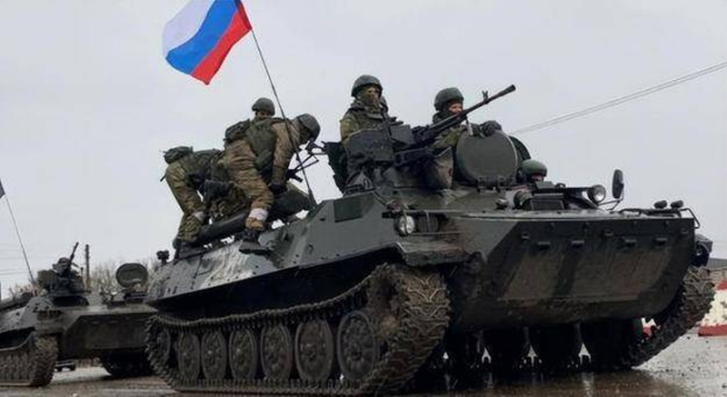 Điều đáng chú ý là trong đoạn video dài 23 giây do kênh Telegram chính thức của Bộ Quốc phòng Nga công bố, âm thanh hội nghị đã bị tắt tiếng, khác hoàn toàn so với các video hội nghị trước đó do ông Belousov tổ chức. Theo tờ báo, động thái này nhằm mục đích “bảo vệ thông tin chứa bí mật nhà nước”. Cuộc họp được tổ chức trong bí mật nghiêm ngặt. Ảnh: QQ News.