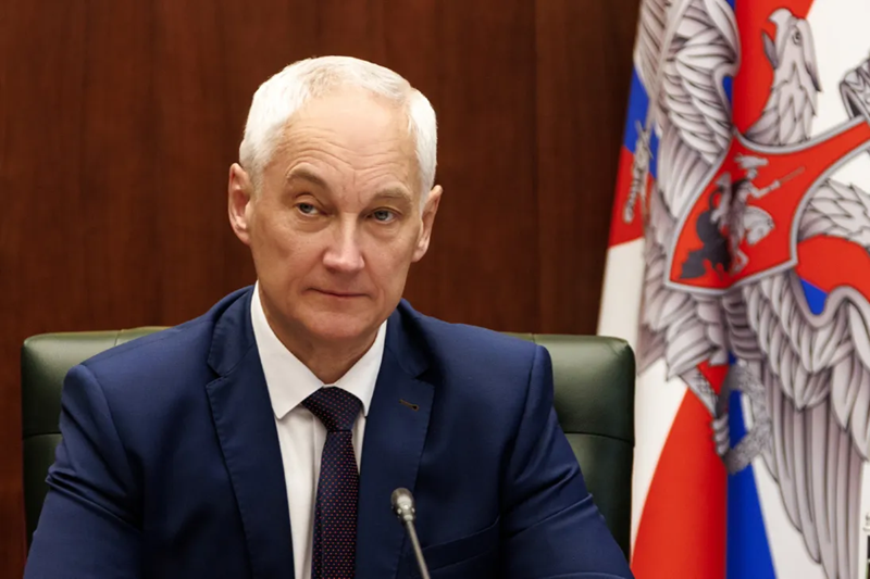 Theo báo cáo của tờ Moskovsky Komsomolets (Nga), trước khi cuộc phản công bắt đầu vào ngày 10/9, Bộ trưởng Quốc phòng Nga Andrey Belousov đã chủ trì một cuộc họp với sự tham dự của các tướng lĩnh Nga và lãnh đạo khu vực. Ảnh: Bộ Quốc phòng Nga.