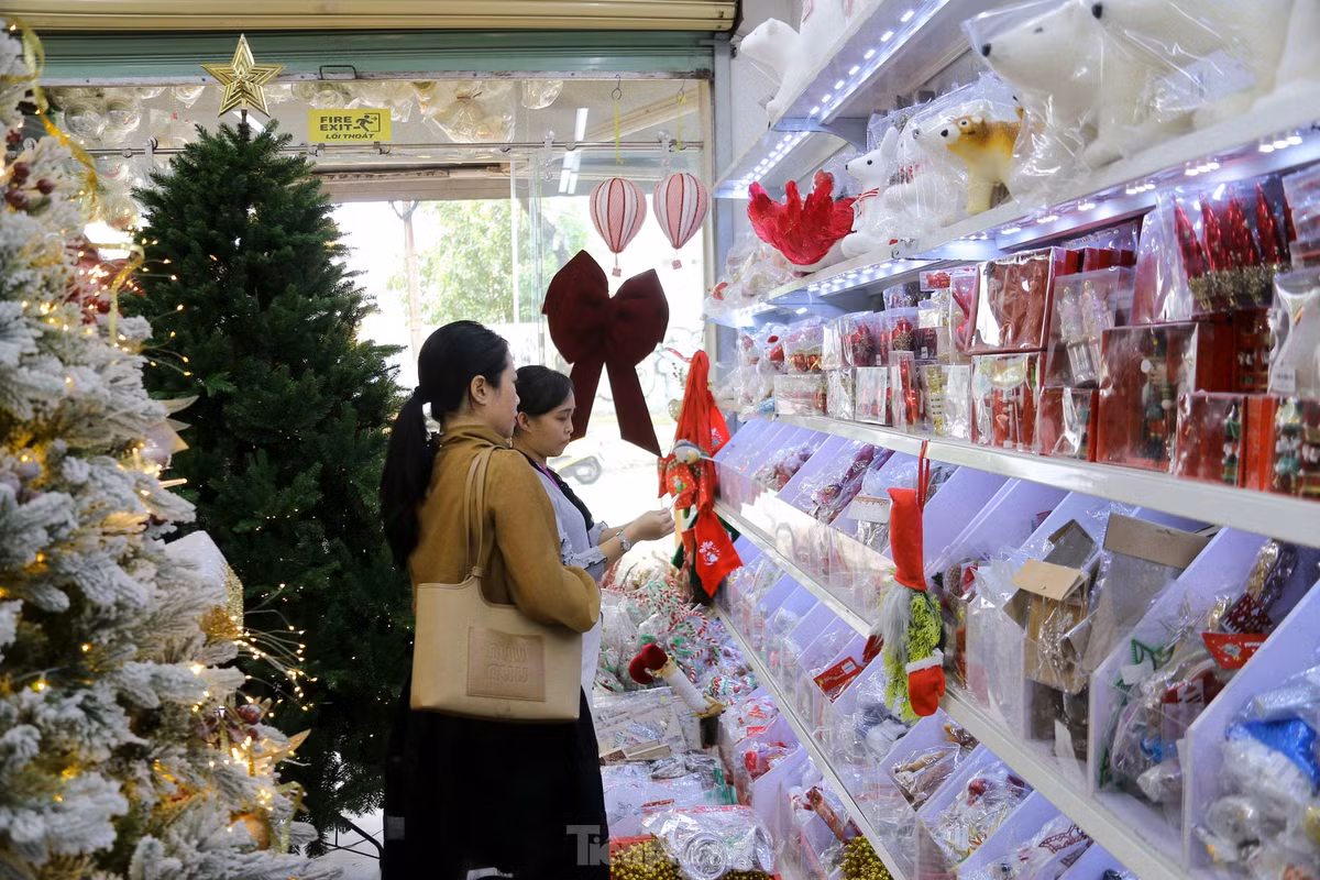 Khách hàng chỉ đến mua những món đồ nhỏ lẻ, giá rẻ.