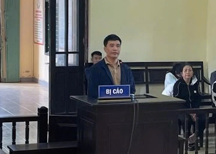 Gây tai nạn làm 3 người tử vong, tài xế lĩnh 8 năm tù Gay tai nan lam 3 nguoi tu vong, tai xe linh 8 nam tu