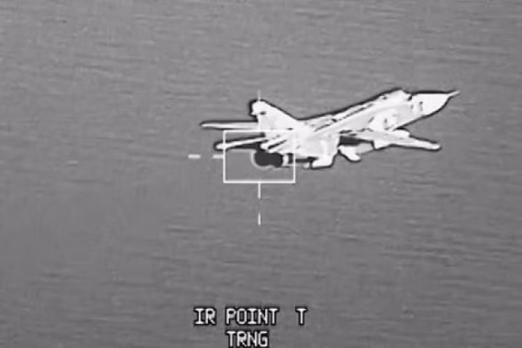 Trang Avia cho biết, quân đội Thổ Nhĩ Kỳ mới đây đã tấn công một máy bay ném bom tiền tuyến Su-24 của Nga bay trên bầu trời tỉnh Idlib. Hai tên lửa phòng không vác vai (MANPADS) đã được phóng lên từ dưới mặt đất.