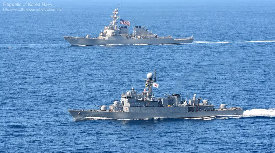 Quá trình tái trang bị có thể bao gồm việc loại bỏ một hoặc cả hai khẩu pháo Oto Melara Compact cỡ 76 mm L/62 (nòng dài gấp 62 lần đường kính) và hai khẩu pháo bắn nhanh Dardo cỡ 40 mm L/70.