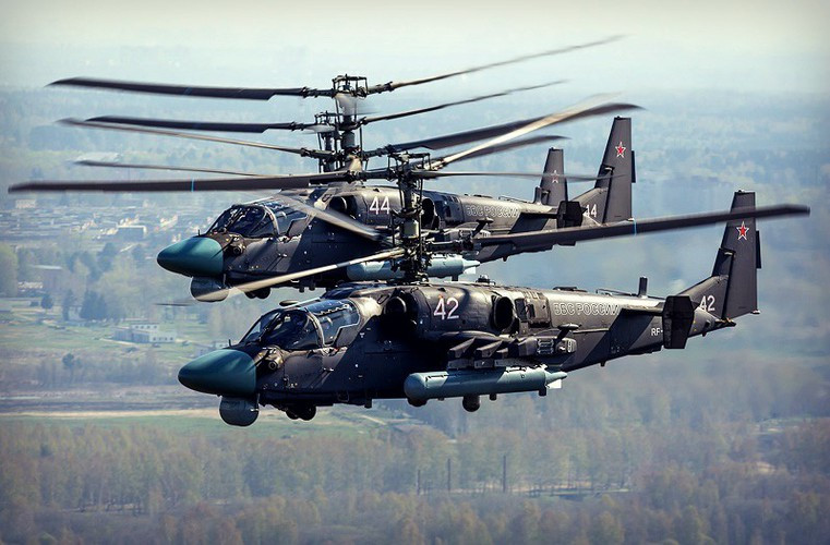 Như vậy Nga lại một lần nữa đưa vũ khí thế hệ mới của mình sang Syria để đánh giá tính năng trong điều kiện tác chiến khắc nghiệt, được biết Ka-52M chính là phiên bản sửa đổi từ chiếc Ka-52 Alligator vốn gây thất vọng không ít trước đó.