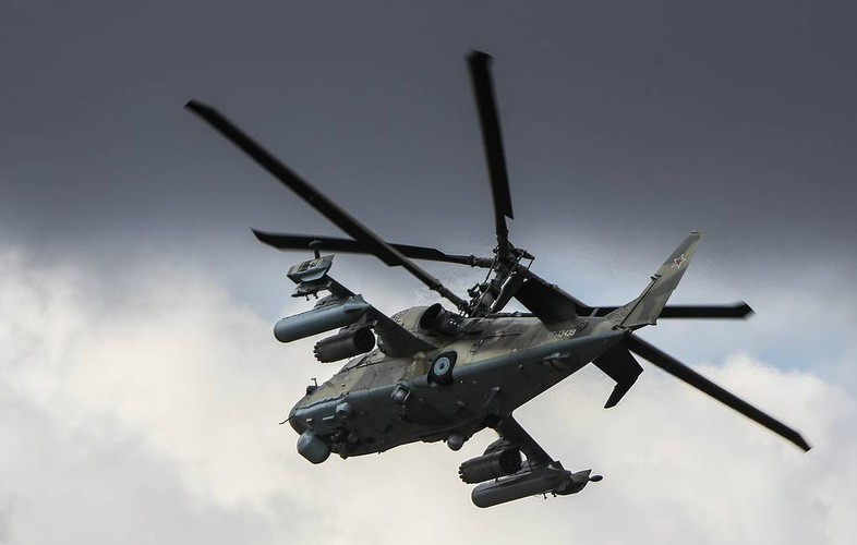 Khuyết điểm chính của Ka-52 đó là động cơ không tin cậy khi hoạt động tại môi trường khí hậu nóng và đặc biệt là các thiết bị điện tử chưa đáp ứng được yêu cầu đề ra, dẫn tới việc phải khẩn trương cho ra gói nâng cấp Ka-52M nhằm khắc phục.