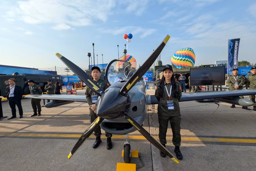 Động cơ, cánh quạt và thiết bị điện tử của các nước phương tây, phần còn lại bao gồm các cấu trúc thân, cánh, càng và các phụ kiện được sản xuất và lắp ráp hoàn toàn tại nhà máy của Flying Legend Vietnam.