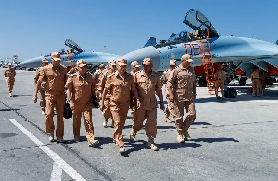 Ấn phẩm WSJ nhấn mạnh, hiện diện của Nga ở Libya đã được thiết lập từ lâu, đó là việc tham gia cuộc nội chiến của Công ty quân sự tư nhân (PMC) Wagner, vốn từ lâu đã có hợp tác với Nguyên soái Haftar.