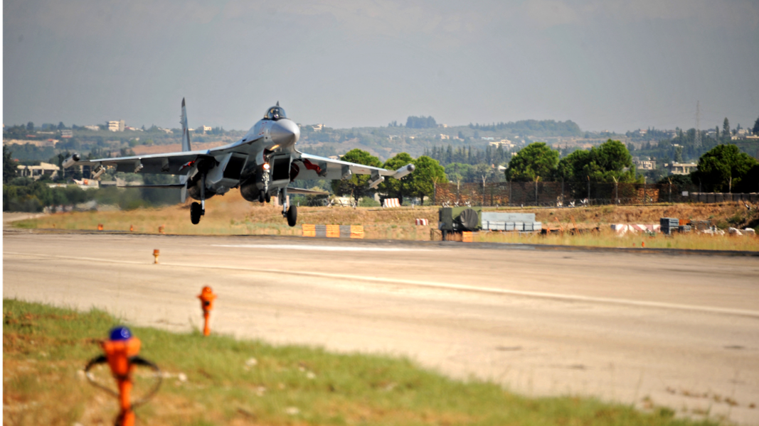 Các binh sĩ Wagner thường sử dụng các cơ sở chẳng hạn như căn cứ không quân Hmeimim, để quá cảnh sang Libya. Vào năm ngoái, phía Nga đã thảo luận với Nguyên soái Haftar về khả năng nâng cấp cảng biển ở Benghazi và Tobruk để tiếp nhận tàu chiến.