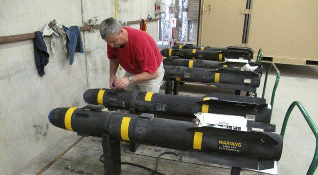 AGM-114R được trang bị động cơ tên lửa song song cho phép nó tấn công mục tiêu cách xa tới 8 km.