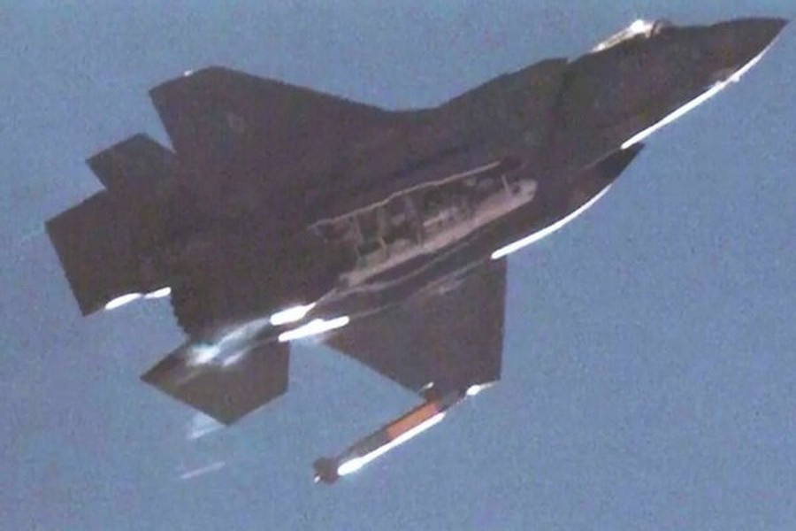 Hiện tại các quan chức Bộ Quốc phòng Anh từ chối bình luận chi tiết về chính sách hạt nhân nhưng nhấn mạnh cam kết của họ đối với Hiệp ước an ninh tập thể. Bên cạnh đó, người phát ngôn Lầu Năm Góc cũng từ chối bình luận về các vấn đề liên quan.