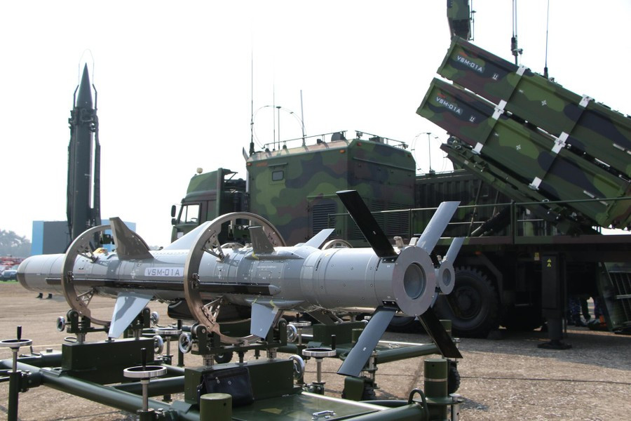  Tổ hợp tên lửa đất đối hải Trường Sơn là một trong những tổ hợp vũ khí hiện đại được Tập đoàn Công nghiệp-Viễn thông Quân đội sản xuất.