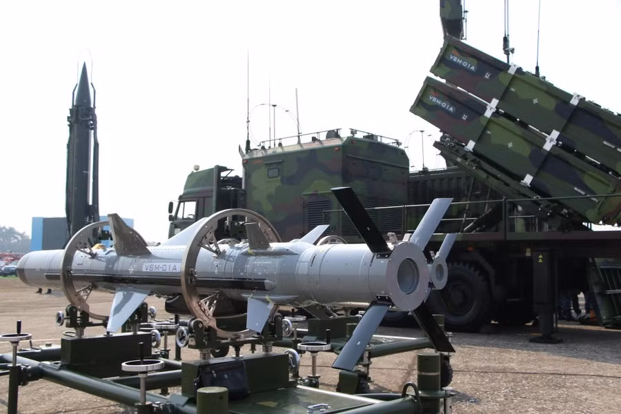 Tổ hợp tên lửa đất đối hải Trường Sơn là một trong những tổ hợp vũ khí hiện đại được Tập đoàn Công nghiệp-Viễn thông Quân đội sản xuất.