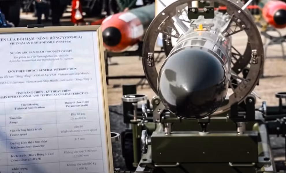 Tên lửa Sông Hồng có tầm bắn khoảng 80km.