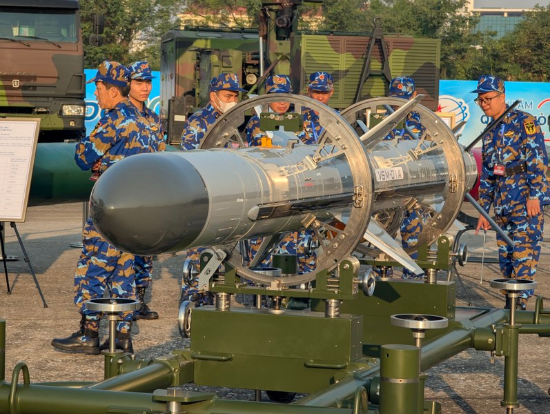 Trong tổ hợp Trường Sơn, đạn tên lửa hành trình diệt hạm Sông Hồng là thành phần chiến đấu chính, với nhiệm vụ đánh chặn các tàu chiến mặt nước.