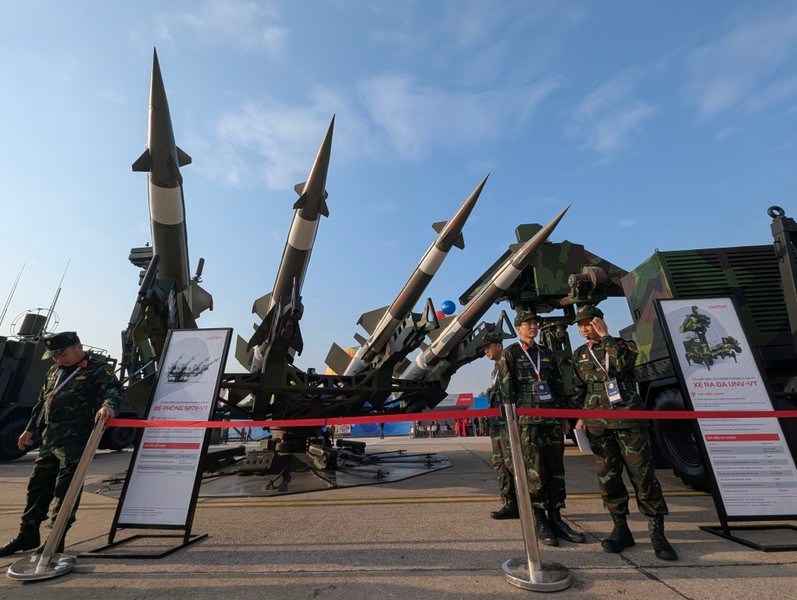 Ngoài ra, Việt Nam cũng không ngừng nâng cấp, làm chủ các khí tài quân sự.