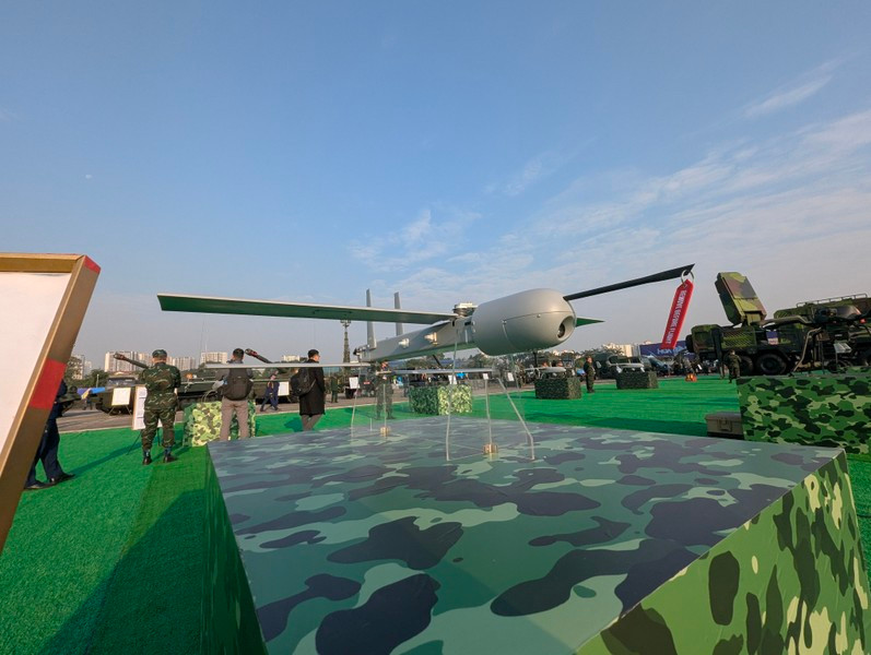 Quân đội Nhân dân Việt Nam cũng nghiên cứu, sản xuất được nhiều loại UAV hiện đại phục vụ công tác trinh sát, chiến đấu...