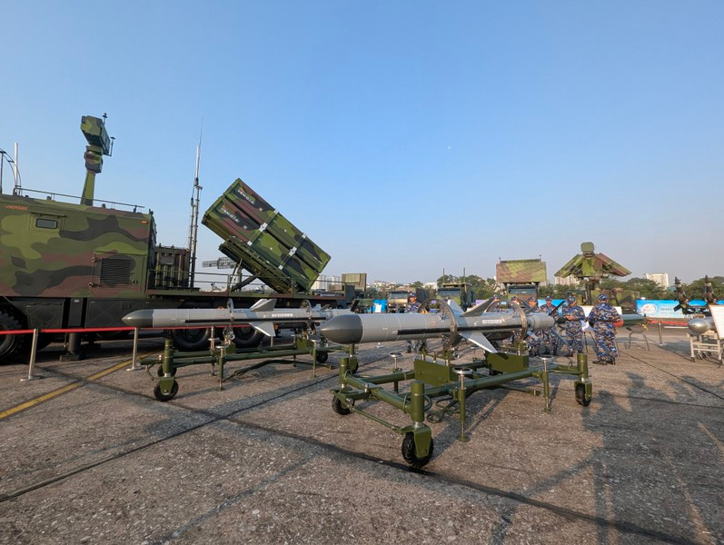 Các thành phần của tổ hợp Trường Sơn được đặt trên khung gầm xe việt dã có khả năng cơ động cao trên mọi địa hình.