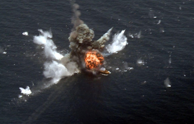 "Đó là nhận diện và theo dấu một số tàu thương mại của Mỹ ở vùng Vịnh và Vịnh Oman. Phương án cho các hành động đáp trả đã được Iran bàn bạc kỹ càng và sẵn sàng tiến hành khi có bất kỳ sự việc gì xảy ra", một vị đại diện của Lực lượng Vệ binh Cách mạng Hồi giáo Iran cho biết.