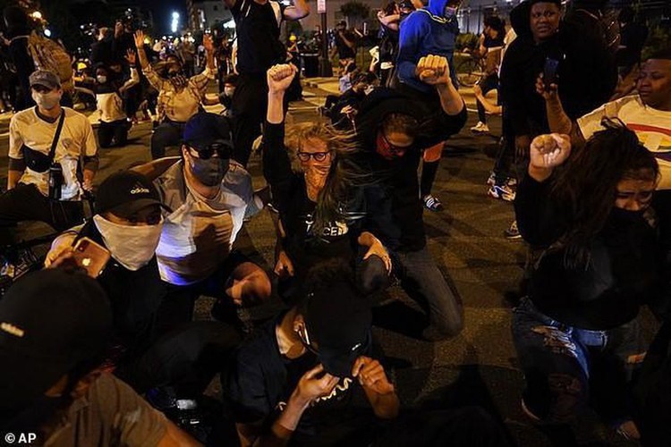 Báo cáo sơ bộ của cuộc điều tra đã được gửi tới thiếu tướng William J. Walker, tư lệnh Vệ binh Quốc gia thủ đô Washington, hai quan chức quốc phòng cho biết hôm 17/6.