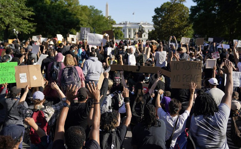 Hàng chục nghìn vệ binh quốc gia đã được triển khai để hỗ trợ đảm bảo an ninh ở thủ đô Washington và các bang khác.