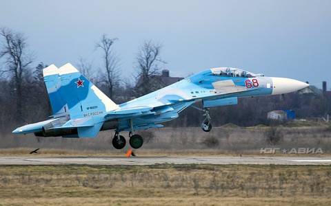 Đơn cử như biến thể hiện đại hóa của Su-27 là Su-27SM3 đang được Không quân Nga sử dụng. Ngoài ra Su-27 còn các biến thể xuất khẩu với ký hiệu “K” như Su-27SK hay Su-27UBK biến thể huấn luyện hai chỗ ngồi dùng cho xuất khẩu.