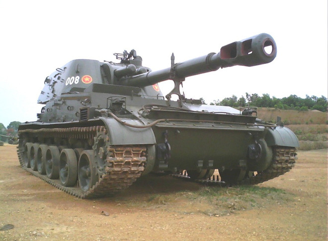 Các loại pháo mặt đất hay tên lửa của Liên Xô và Nga lại được đặt tên khá cụ thể như ký hiệu “9K” được dùng để đặt tên cho các loại tên lửa hoặc đạn của các loại tổ hợp pháo phản lực phóng loạt. Trong khi đó ký hiệu “2S” dùng để định danh cho các loại pháo tự hành còn “2A” là cho các loại pháo kéo và “2B” là cho các loại cối hay tổ hợp pháo phản lực phóng loạt