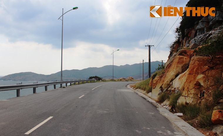 Cung đường ven biển này nếu đi theo hướng Nam - Bắc thì điểm bắt đầu tính từ ngã ba QL1 - Cà Ná (huyện Thuận Nam, tỉnh Ninh Thuận) và điểm cuối tuyến giao với QL1 tại xã Công Hải, huyện Thuận Bắc (tiếp giáp với tỉnh Khánh Hòa).