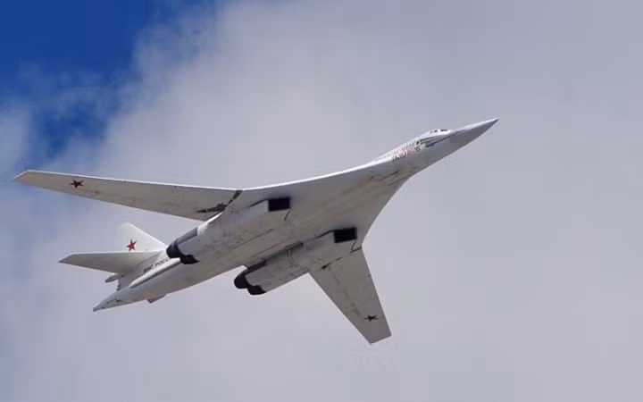 Một kíp lái Tu-160 bao gồm 4 người: Cơ chính, cơ phó, người phụ trách ném bom và người phụ trách hệ thống phòng vệ máy bay. Nguồn ảnh: Sputnik.